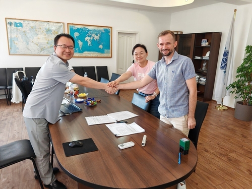 Latest company news about CMC 머신리는 카자흐스탄 고객들과 장기적이고 안정적인 협력을 맺고 있습니다.