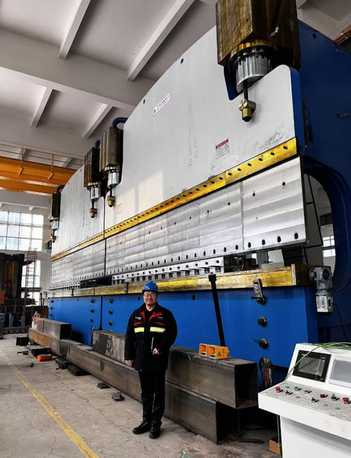 최신 회사 블로그 CNC TANDEM HYDRAULIC PRESS BRAKE는 최근 인도로 수출되었습니다.