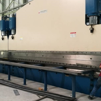 DELEM DA53T CNC 시스템을 갖춘 320톤 작업력 및 6000mm 테이블 길이의 CNC 탠덤 유압 프레스 브레이크