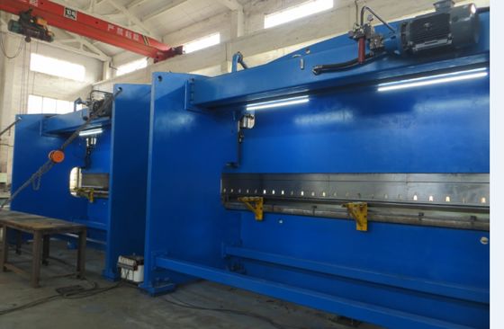 3200N 8000mm cnc 램프 극을 위한 세로로 연결되는 압박 브레이크/유압 구부리는 기계