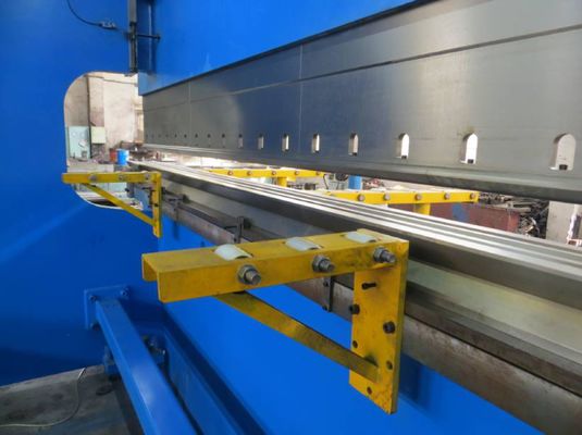 3200N 8000mm cnc 램프 극을 위한 세로로 연결되는 압박 브레이크/유압 구부리는 기계