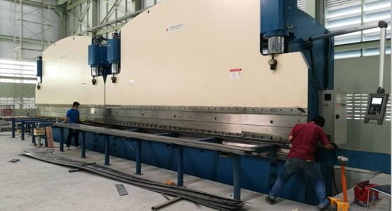 3200N 8000mm cnc 램프 극을 위한 세로로 연결되는 압박 브레이크/유압 구부리는 기계