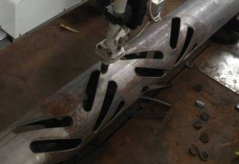 2500mm 라이트 폴 머신, CNC 플라즈마 라이트 폴 도어 절단 머신